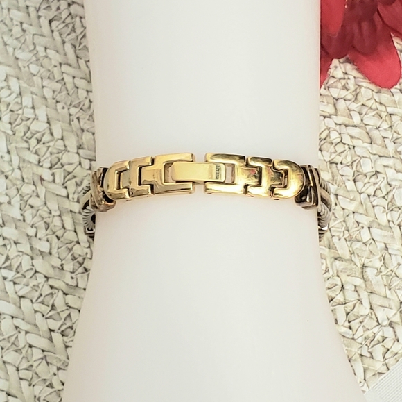 Water Resistant Armitron Now Water 165 Resist Gold and Silver Tone - Picture 5 of 12